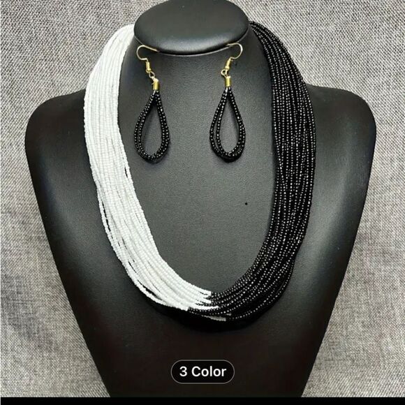 NWOT B& W bead necklace and earrings set - Picture 2 of 2